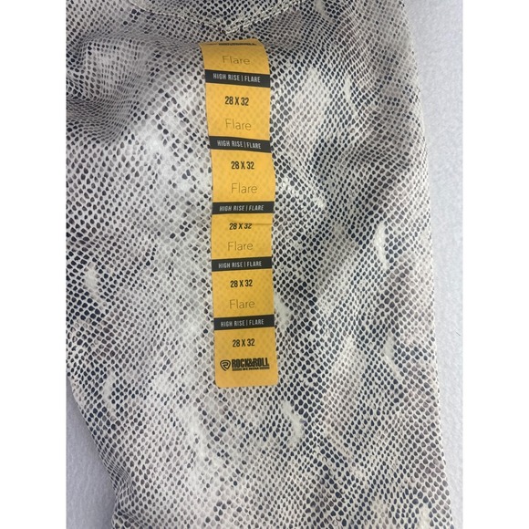 Rock & Roll Denim Women's High Rise Flare Snake Print Jeans 28x32 - Picture 6 of 12